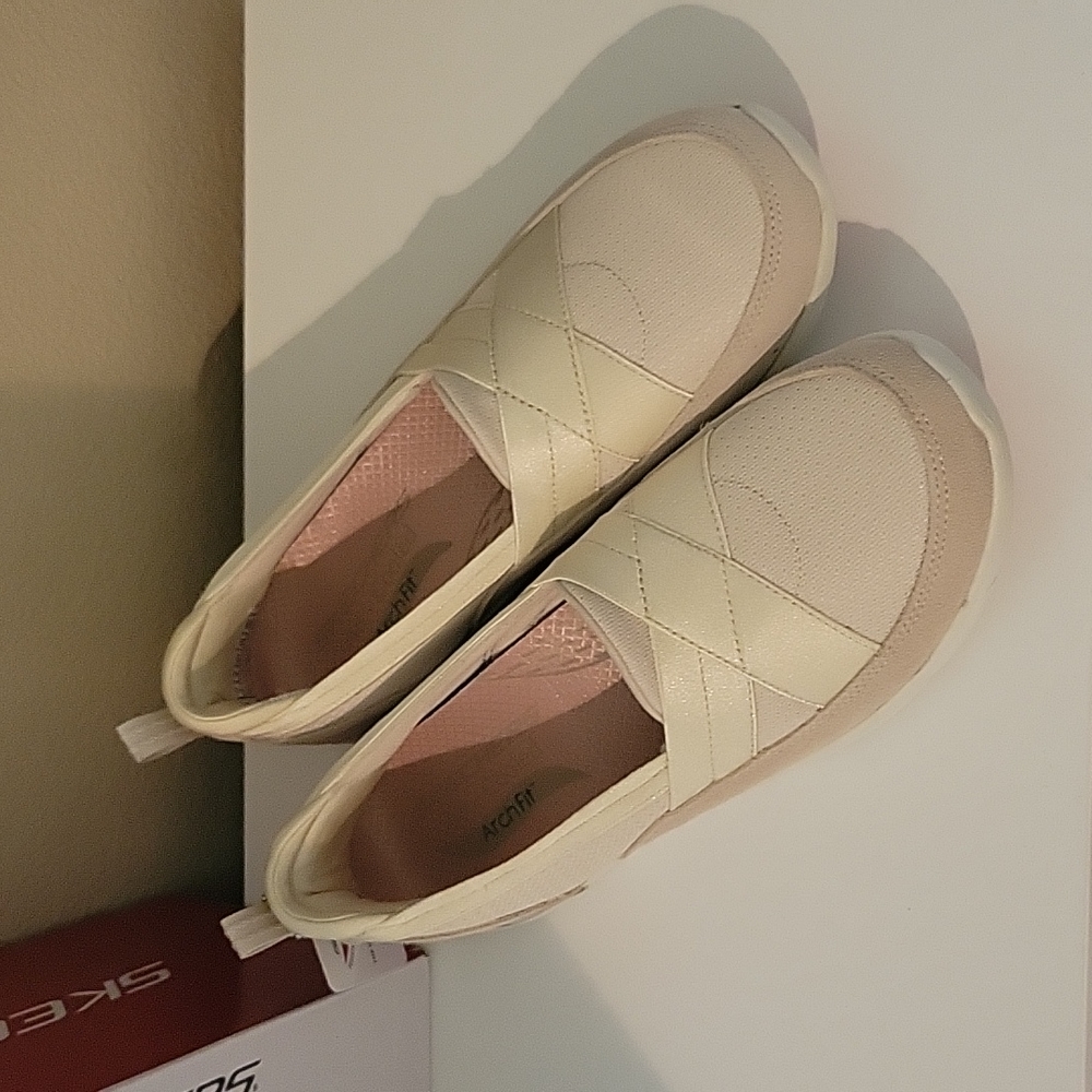 Skechers size 7 dress shoes
